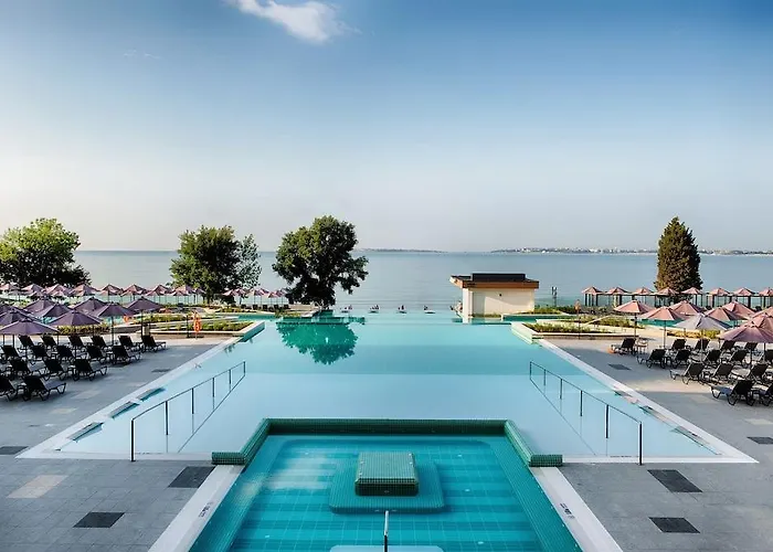 палас - полупансион Хотел 3*